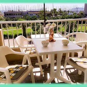 Appartement Port D’hyères Vue Et îles De Porquerolles Et Port-cros, Hyères