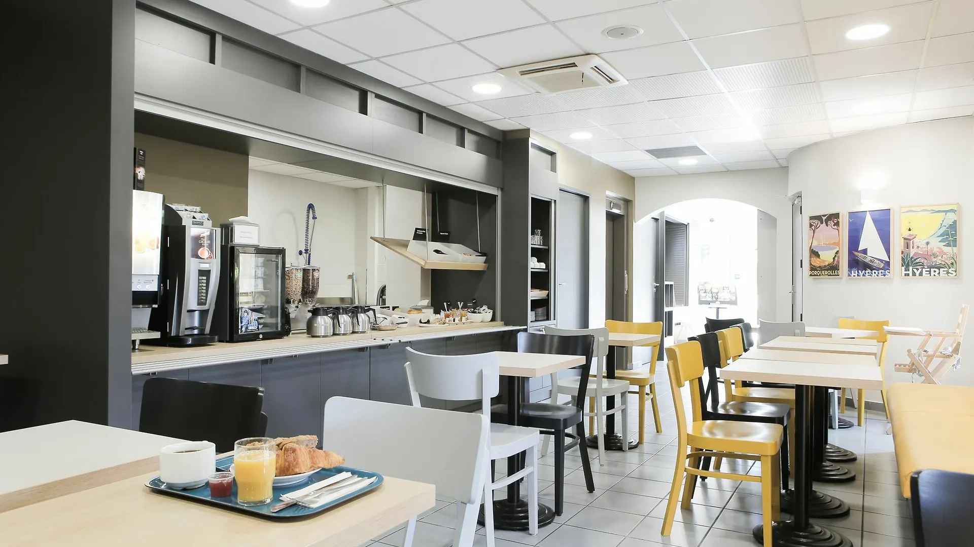 B&B Hotel Hyères 2*,